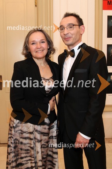 Milada Kalezić, igralka in dobitnica Borštnikovega prstana 2011 in Tadej Toš, povezovalec prireditveBorštnikov prstan prejela Milada Kalezić