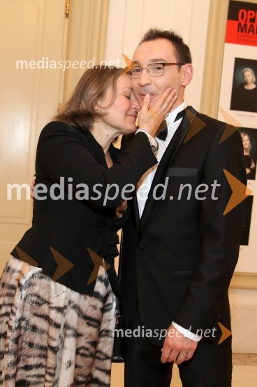 Milada Kalezić, igralka in dobitnica Borštnikovega prstana 2011 in Tadej Toš, povezovalec prireditveBorštnikov prstan prejela Milada Kalezić