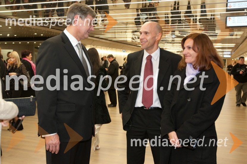 dr. Danilo Türk, predsednik Republike Slovenije. mag. Robert Cugelj, direktor Inštituta RS za rehabilitacijo in soproga NatašaPustimo jim sanje, dobrodelni koncert