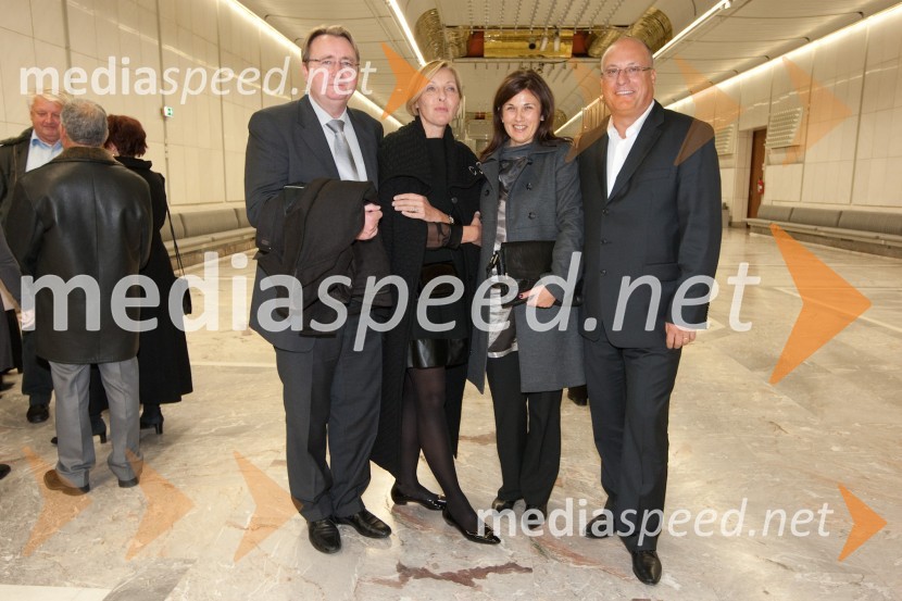 	Igor Planinc, Mateja Duhovnik, predsednica uprave DARS-a, Iztok Klančnik, direktor HP Slovenija in soproga MajaPustimo jim sanje, dobrodelni koncert
