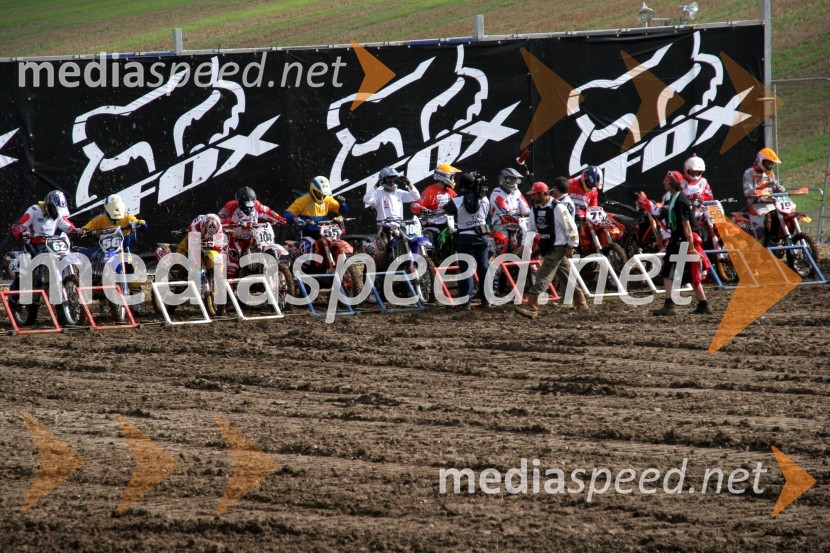 Priprave na štartMOTOKROS, Pokal narodov 2006, Winchester, Velika Britanija - kvalifikacije in dirka