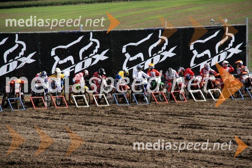 Priprave na štartMOTOKROS, Pokal narodov 2006, Winchester, Velika Britanija - kvalifikacije in dirka