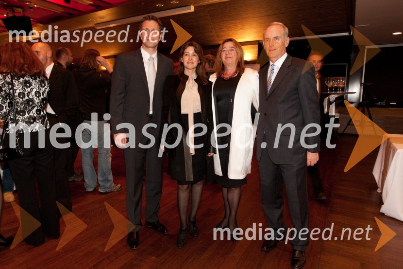 mag. Damjan Kralj, direktor BTC Cityja Ljubljana, soproga Katja, Jože Mermal, predsednik uprave BTC in soproga IrenaPustimo jim sanje, dobrodelni koncert
