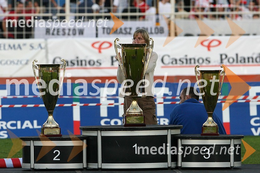 pokali za najboljše tri v skupnem seštevku Grand Prix 2006SPEEDWAY GRAND PRIX, VN Poljske 2006, dirka