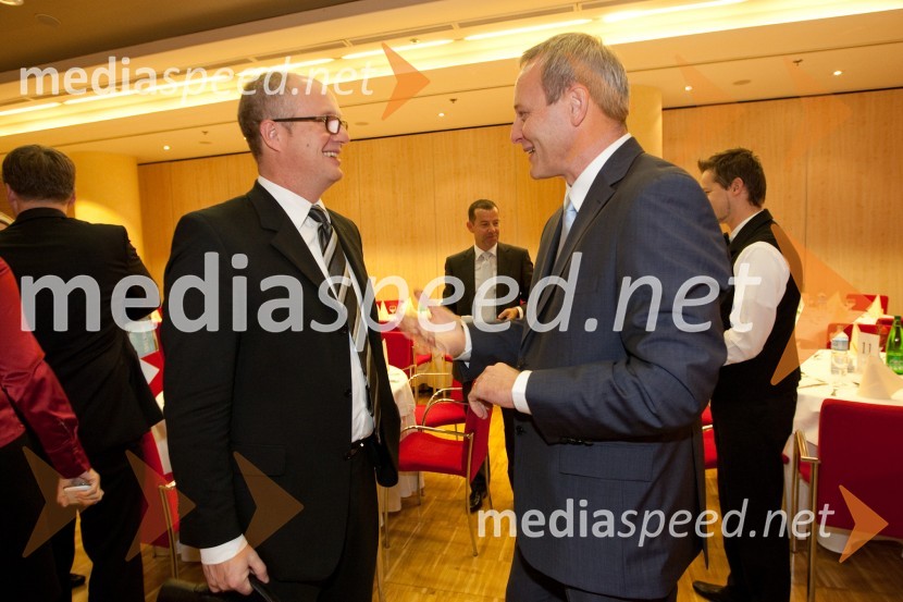 	Christof Droste, direktor Hella Saturnus Slovenija in manager leta in Matej Potokar, generalni direktor Microsoftove skupine za storitve (Microsoft Services) v regiji Srednje in Vzhodne Evrope, predsednik Ameriške gospodarske zbornice (AmCham)AmCham poslovni zajtrk z okroglo mizo: Europa in Euro