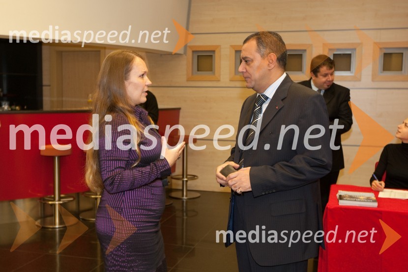 Nina Irt, AmCham in ...AmCham poslovni zajtrk z okroglo mizo: Europa in Euro