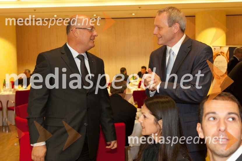 Iztok Klančnik, direktor HP in Matej Potokar, generalni direktor Microsoftove skupine za storitve (Microsoft Services) v regiji Srednje in Vzhodne Evrope, predsednik Ameriške gospodarske zbornice (AmCham)AmCham poslovni zajtrk z okroglo mizo: Europa in Euro