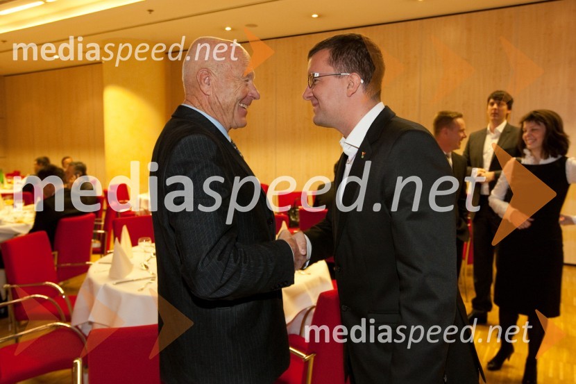 Božo Dimnik, lobist in Žiga Vavpotič, Zavod YpsilonAmCham poslovni zajtrk z okroglo mizo: Europa in Euro