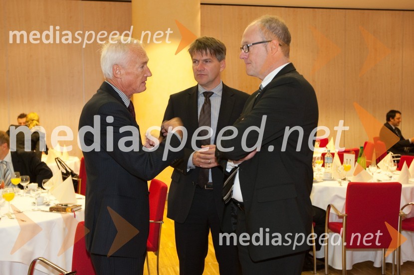 Janez Pergar, Miro Smrekar, direktor Adecco H.R. d.o.o. in Christof Droste, direktor Hella Saturnus Slovenija in manager letaAmCham poslovni zajtrk z okroglo mizo: Europa in Euro