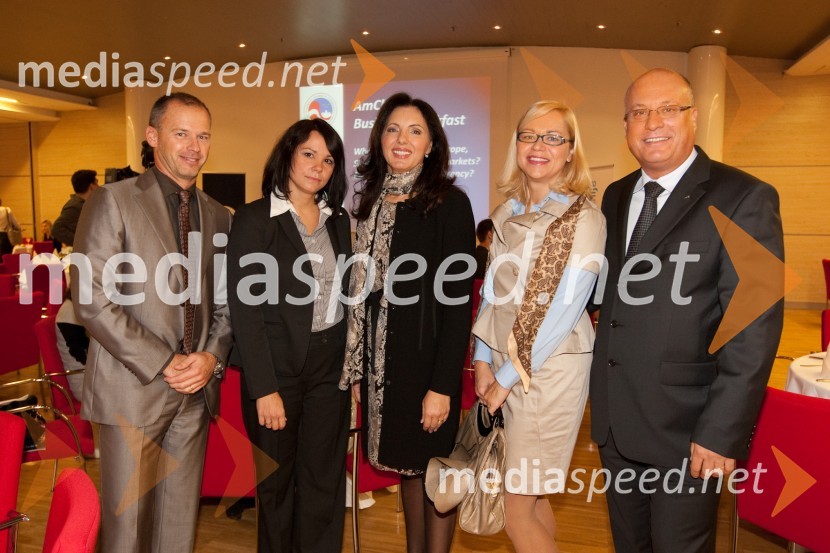 Martin Fatur FMC, Maja Stopajnik, IBM, Biljana Weber, direktorica Microsoft, Natalija Petkovič, Abbot in Iztok Klančnik, direktor HPAmCham poslovni zajtrk z okroglo mizo: Europa in Euro