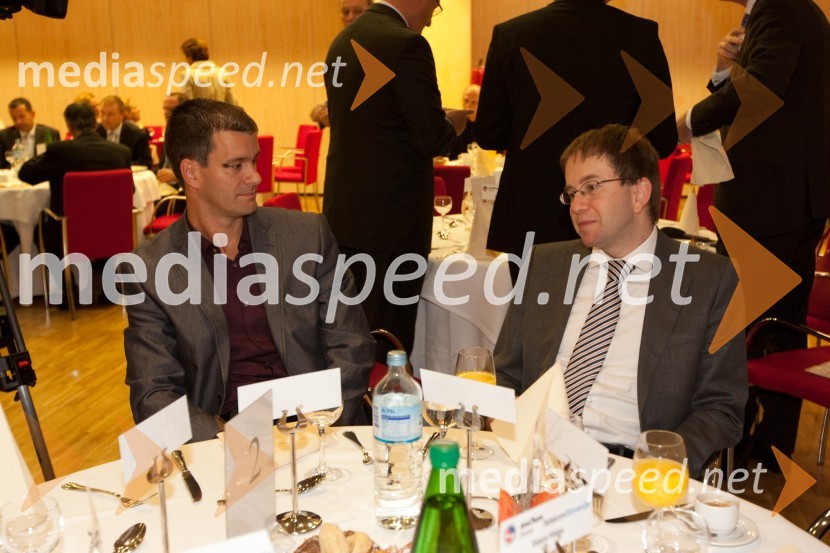 dr. Alenksandar Kešeljević, Ekonomska fakulteta v Ljubljani in dr. Matej Accetto, Pravna fakulteta v LjubljaniAmCham poslovni zajtrk z okroglo mizo: Europa in Euro