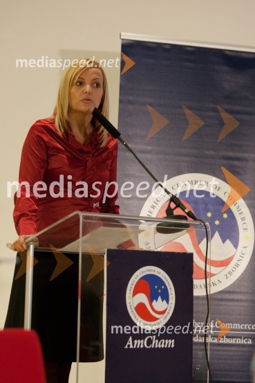 mag. Ajša Vodnik, izvršna direktorica Ameriške gospodarske zbornice (AmCham)AmCham poslovni zajtrk z okroglo mizo: Europa in Euro