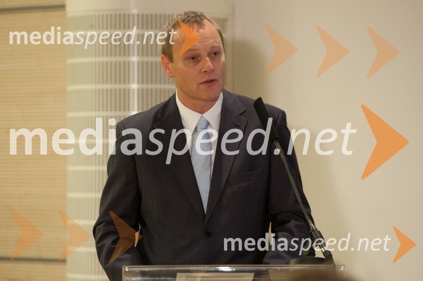 Matej Potokar, generalni direktor Microsoftove skupine za storitve (Microsoft Services) v regiji Srednje in Vzhodne Evrope, predsednik Ameriške gospodarske zbornice (AmCham)AmCham poslovni zajtrk z okroglo mizo: Europa in Euro