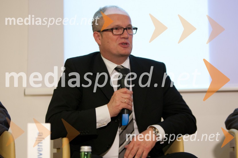 Christof Droste, direktor Hella Saturnus Slovenija in manager letaAmCham poslovni zajtrk z okroglo mizo: Europa in Euro