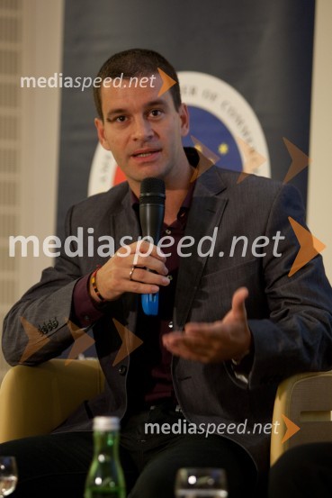 	dr. Alenksandar Kešeljević, Ekonomska fakulteta v LjubljaniAmCham poslovni zajtrk z okroglo mizo: Europa in Euro