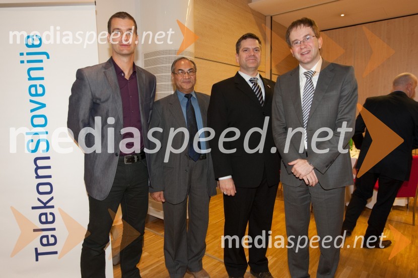 	dr. Alenksandar Kešeljević, Ekonomska fakulteta v Ljubljani, ..., Martin McDowell in 	dr. Matej Accetto, Pravna fakulteta v LjubljaniAmCham poslovni zajtrk z okroglo mizo: Europa in Euro