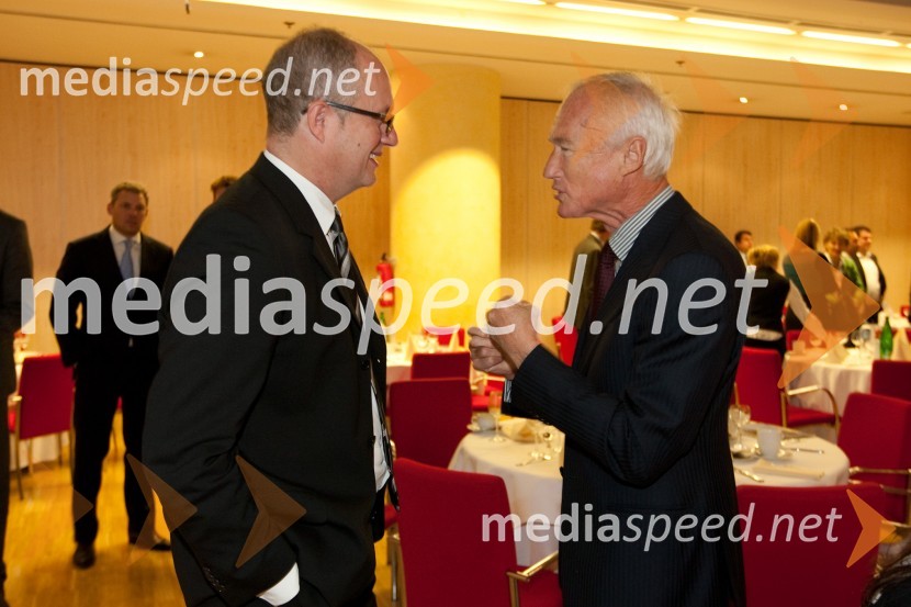 Christof Droste, direktor Hella Saturnus Slovenija in manager leta in Janez PergarAmCham poslovni zajtrk z okroglo mizo: Europa in Euro