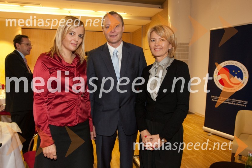 mag. Ajša Vodnik, izvršna direktorica Ameriške gospodarske zbornice (AmCham), Matej Potokar, generalni direktor Microsoftove skupine za storitve (Microsoft Services) v regiji Srednje in Vzhodne Evrope, predsednik Ameriške gospodarske zbornice (AmCham) in 	Nevenka Črešnar Pergar, lastnica in direktorica podjetja NP ConsultingAmCham poslovni zajtrk z okroglo mizo: Europa in Euro
