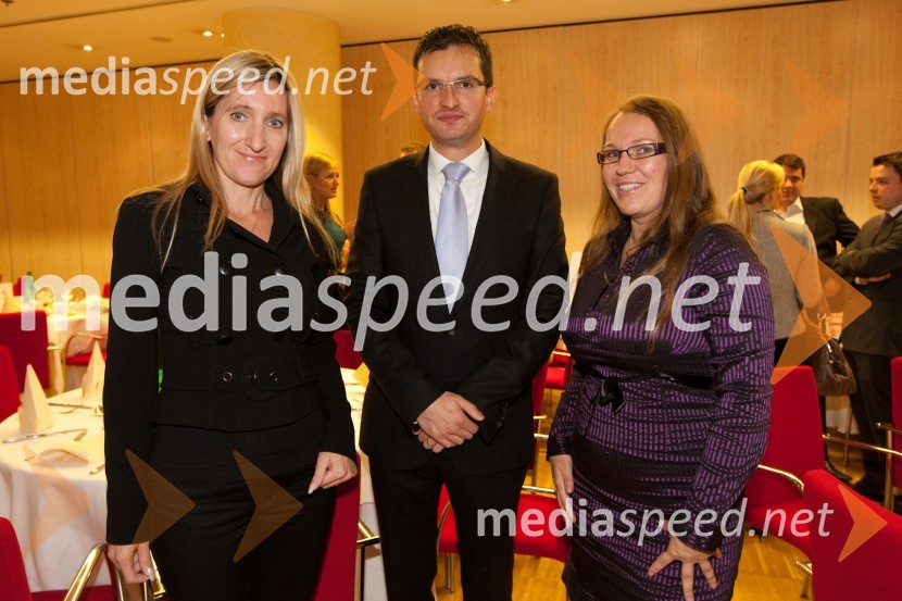 Vida Dolenc Pogačnik, AmCham, Marjan Šarec, župan občine Kamnik in Nina Irt, AmChamAmCham poslovni zajtrk z okroglo mizo: Europa in Euro