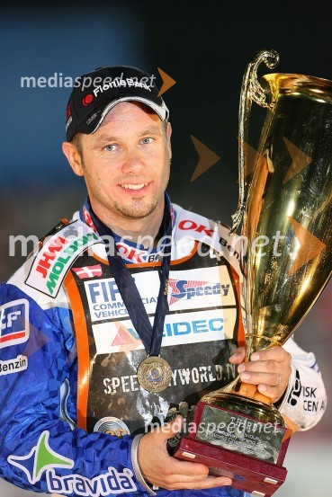 Nicki Pedersen (Danska) s pokalom za 3.mesto v skupni uvrstitvi SGP2006SPEEDWAY GRAND PRIX, VN Poljske 2006, dirka