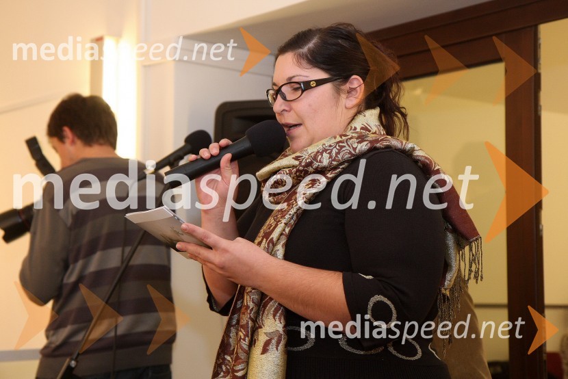 Petra Kurnik, Mestno gledališče PtujOtvoritev razstave fotografij Alenke Slavinec Lipicanci