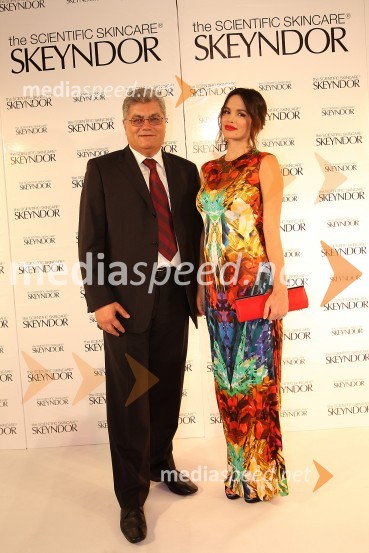 Stjepan Talan, predsednik uprave Farmex Hrvaška in Severina, hrvaška pevkaSeverina in Skeyndor, predstavitev kozmetične znamke na Ljubljanskem gradu