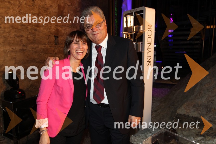 Sanja Ilić Delišimunović, izvršna direktorica Farmex Hrvaška in Stjepan Talan, predsednik uprave Farmex HrvaškaSeverina in Skeyndor, predstavitev kozmetične znamke na Ljubljanskem gradu