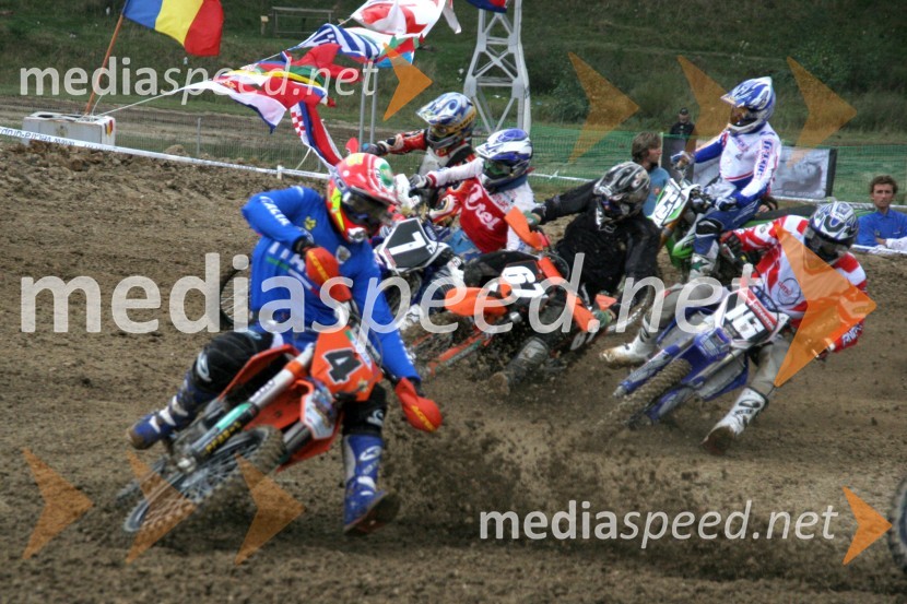 Štart razreda MX1 na kvalifikacijahMOTOKROS, evropski pokal narodov 2006, Zarnesti, Romunija