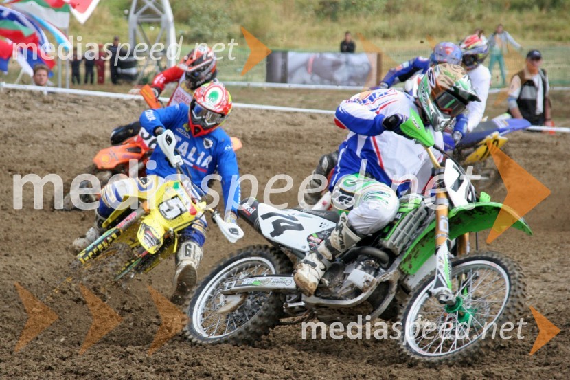 Štart razreda MX2 na kvalifikacijahMOTOKROS, evropski pokal narodov 2006, Zarnesti, Romunija