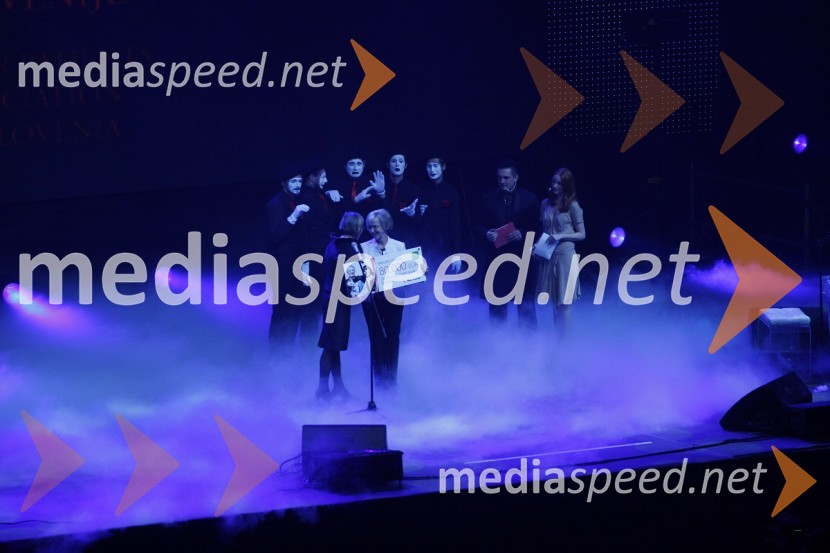 ..., ..., Gorazd Dominko in Mojca Mavec, tv voditelja in povezovalca programaNešteto razlogov za življenje, dobrodelni koncert