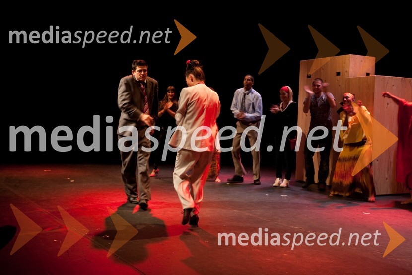 Prizor iz predstaveDelo na belo, premiera v LGL