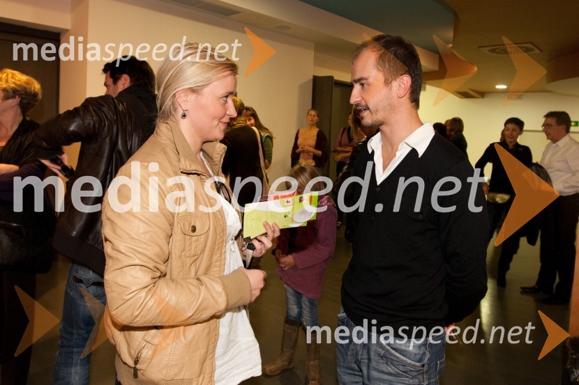 Vesna Lukič, Radio Aktual in Miki Bubulj, stand up komikDelo na belo, premiera v LGL