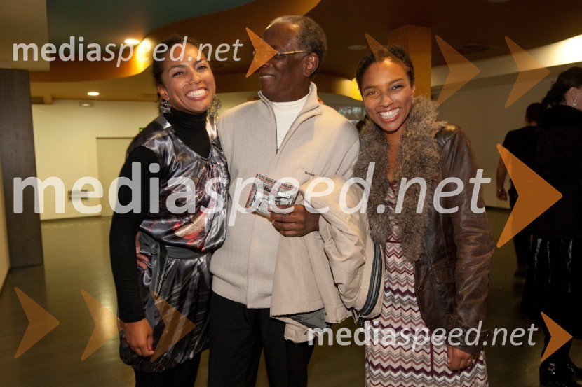 	Irena T. Yebuah, Leticia Slapnik Yebuah in oče RobertDelo na belo, premiera v LGL