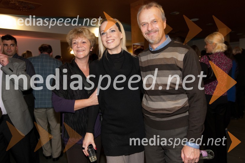 Tjaša Hrovat, igralka, mama Mira in oče SilvoDelo na belo, premiera v LGL