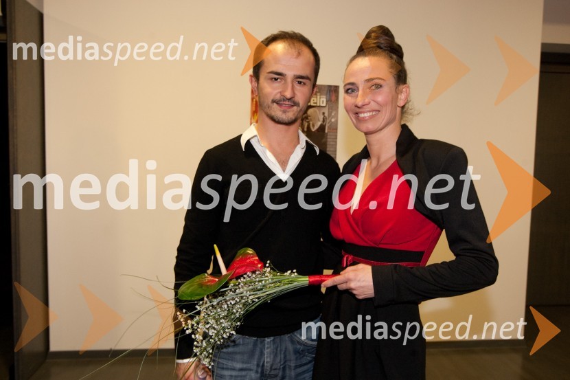 Miki Bubulj, stand up komik in Alenka Tetičkovič, igralkaDelo na belo, premiera v LGL