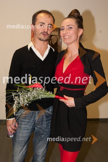 Miki Bubulj, stand up komik in Alenka Tetičkovič, igralkaDelo na belo, premiera v LGL