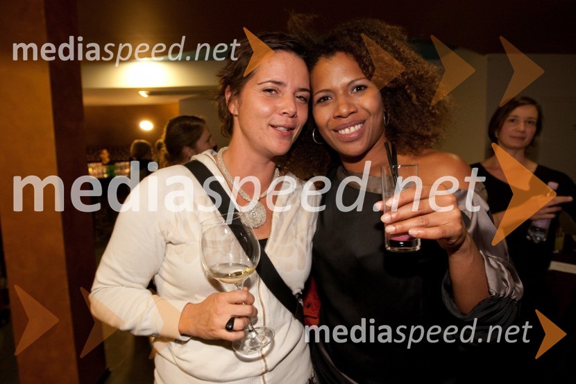 Duka Rožej in sestrična Maša Kagao Knez, plesalkaDelo na belo, premiera v LGL