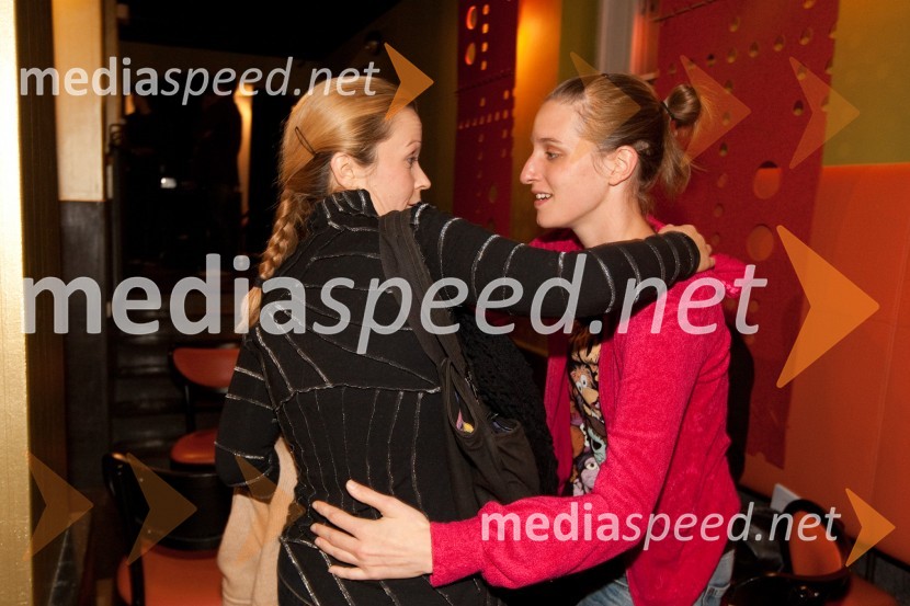 Maja Kunšič, igralka in Asja Ahrimanovič, igralkaStolp, premiera predstave v Slovenskem mladinskem gledališču