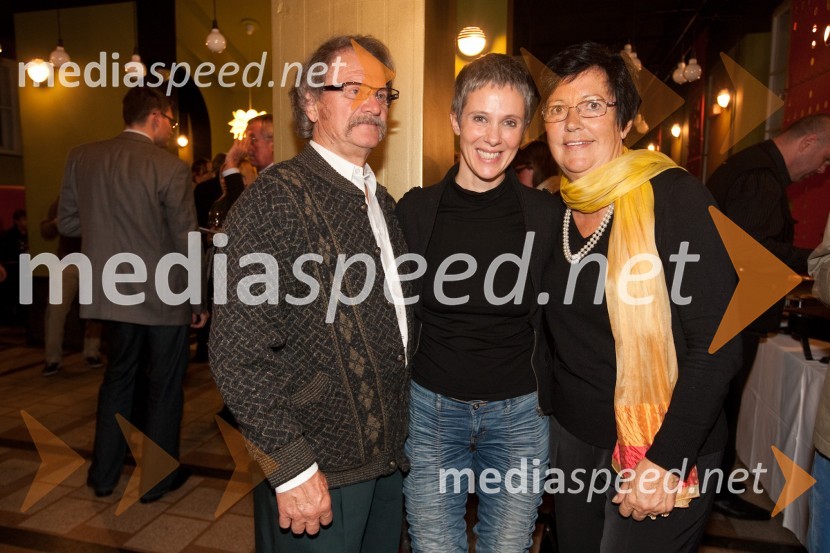 Nataša Tič Ralijan, igralka, tast Igor in tašča RožaStolp, premiera predstave v Slovenskem mladinskem gledališču