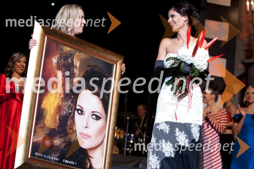 Tina Guček, glavna urednica revije Eva in Nataša Dobelšek, manekenka, Femme Fatale 2011Femme Fatale 2011 je ... Nataša Dobelšek