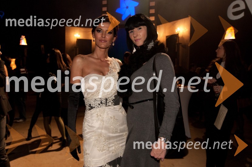 Nataša Dobelšek, manekenka, Femme Fatale 2011 in prijateljica Tanja DrofelnikFemme Fatale 2011 je ... Nataša Dobelšek