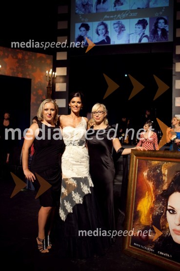 Tina Guček, glavna urednica revije Eva, Nataša Dobelšek, manekenka, Femme Fatale 2011 in Katarina Štular, odgovorna urednica revije EvaFemme Fatale 2011 je ... Nataša Dobelšek