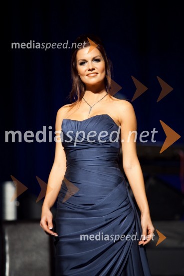 Maša Medik, pevkaFemme Fatale 2011 je ... Nataša Dobelšek