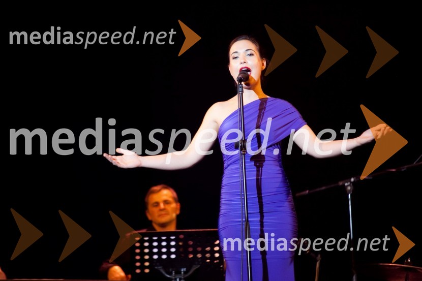 Nina Strnad, pevkaFemme Fatale 2011 je ... Nataša Dobelšek