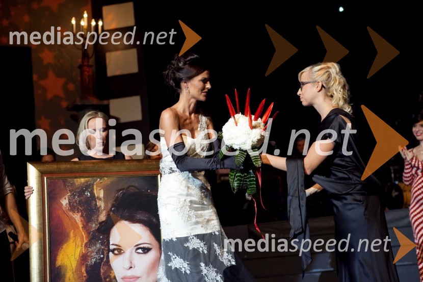 	Nataša Dobelšek, manekenka, Femme Fatale 2011 in Katarina Štular, odgovorna urednica revije EvaFemme Fatale 2011 je ... Nataša Dobelšek