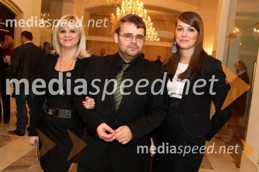 Darja Čižek, marketing SNG Maribor, Alan Kavčič, predstavnik za odnose z javnostmi SNG Maribor in Špela Lešnik, marketing SNG MariborDon Kihot, premiera baleta v SNG Maribor