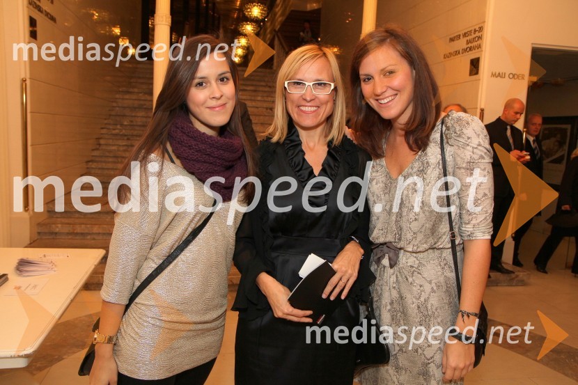 Cvetka Žirovnik, pomočnica generalnega direktorja RTV Slovenija ter hčerki Rebeka in KarmenDon Kihot, premiera baleta v SNG Maribor