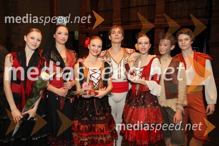 Anton Bogov, baletnik z mladimi baletnikiDon Kihot, premiera baleta v SNG Maribor