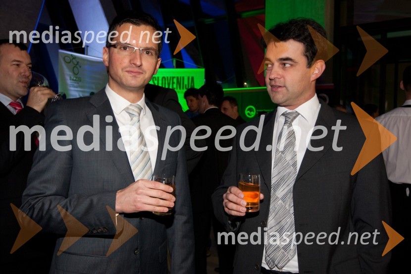 	Marjan Šarec, župan občine Kamnik in Ivan Kenda, dir.Obč.uprave OKAMCHAM, nogometno-poslovno srečanje pred tekmo Slovenija: ZDA