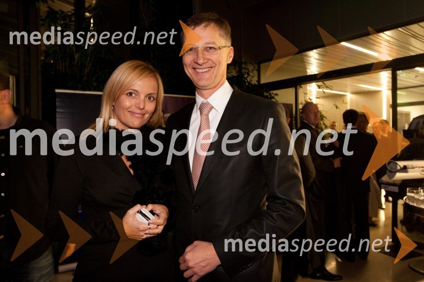 mag. Ajša Vodnik, izvršna direktorica Ameriške gospodarske zbornice (AmCham) in dr. Igor Lukšič, minister za šolstvo in športAMCHAM, nogometno-poslovno srečanje pred tekmo Slovenija: ZDA